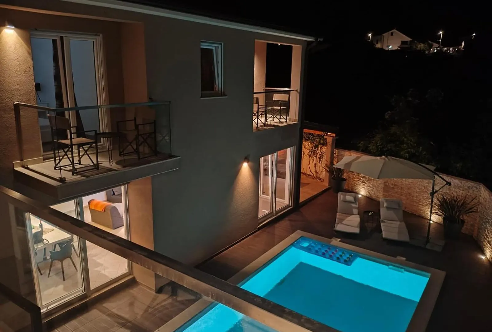 Modern House Luna With Pool contacts